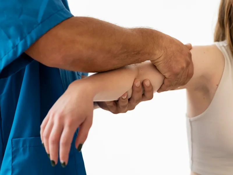 Chiropractic care for elbow pain at Atnip Chiropractic in Owensboro