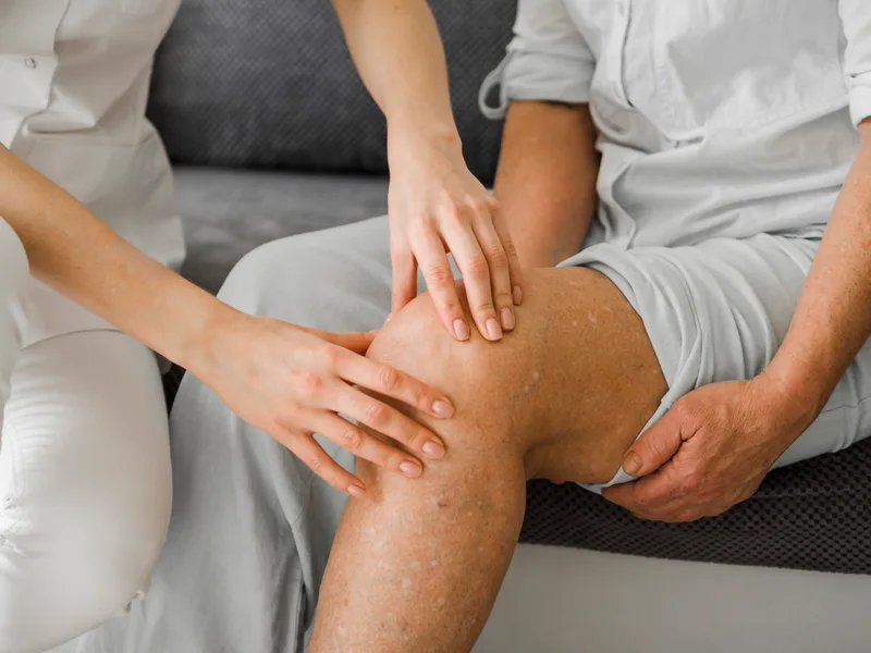 Chiropractic care for knee pain at Atnip Chiropractic in Owensboro