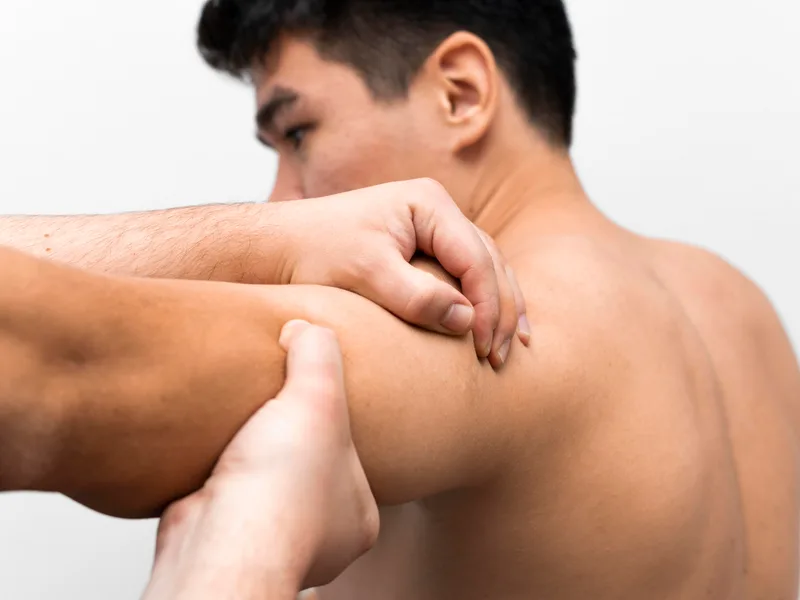 Atnip Chiropractic treating shoulder pain in Owensboro